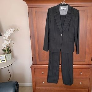 Tahiri Black Pinstripe Suit Size 6, Pristine!